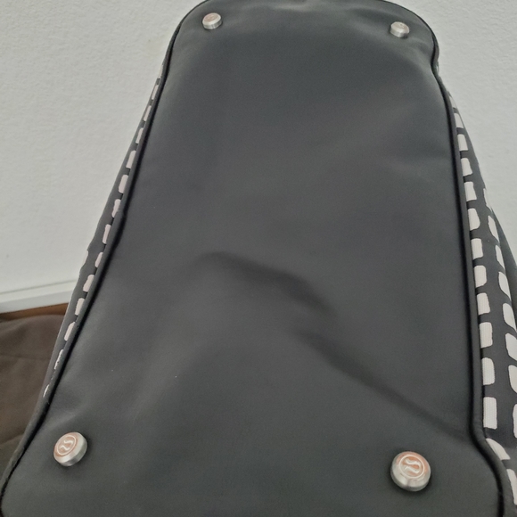 Lululemon Athletica Sweat & Go  Bag. - Picture 7 of 16